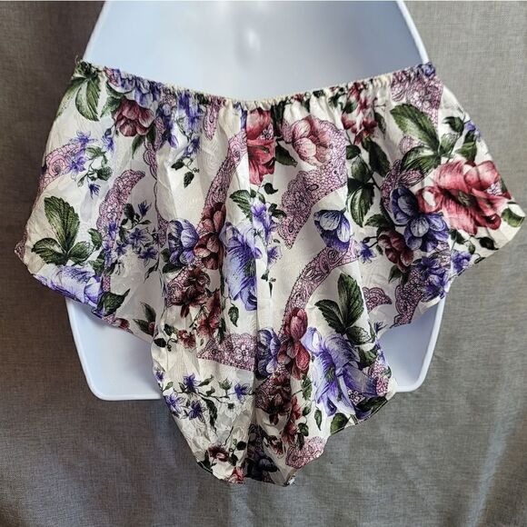 VICTORIA'S SECRET GOLD LABEL Shorts - Picture 4 of 6